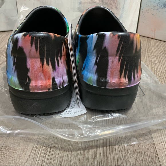 New Crocs Neria Pro II Graphic Clog Women's US Size 6, 7 205385-001 (3277) - Picture 4 of 9